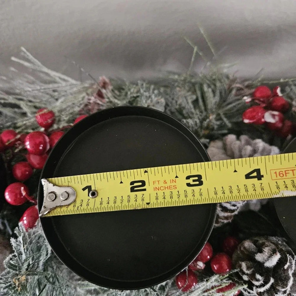 Christmas sleigh frosted pine and red berries candle holder - Picture 11 of 11